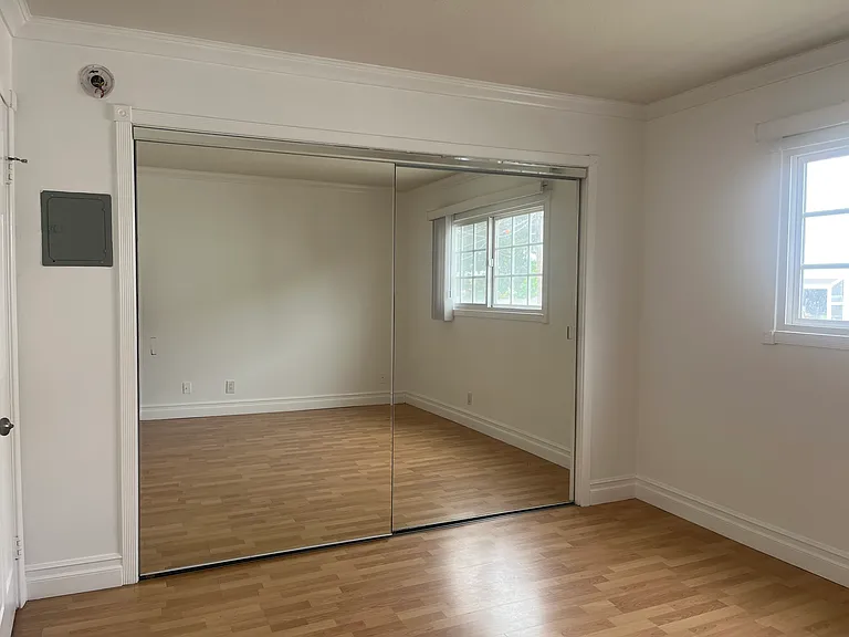 BEDROOM MIRROR CLOSET