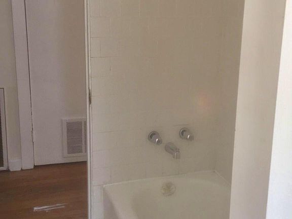 3rd image of 7609 S Essex Ave