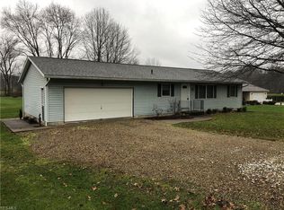 1392 Oldtown Valley Rd SE, New Philadelphia, OH 44663