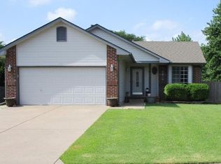 202 W Sandhill Rd, Derby, KS 67037