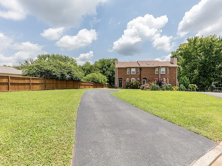 804 Short Pl — Photo 10