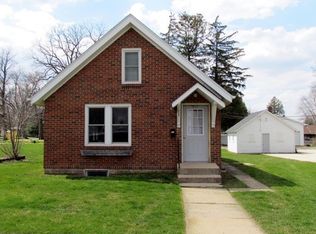 121 S Benton St, Winnebago, IL 61088