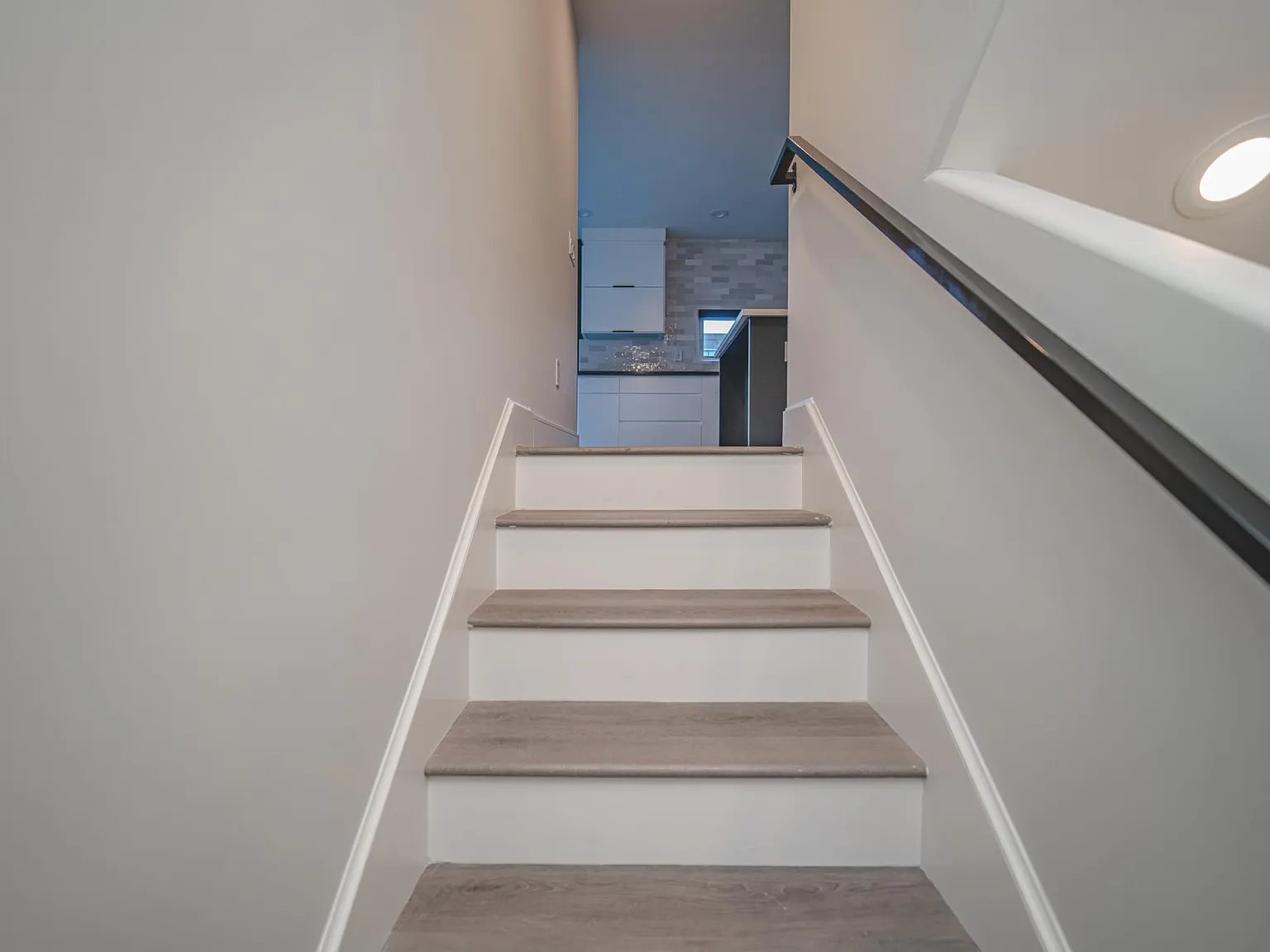 2117 Holly Dr — Photo 2