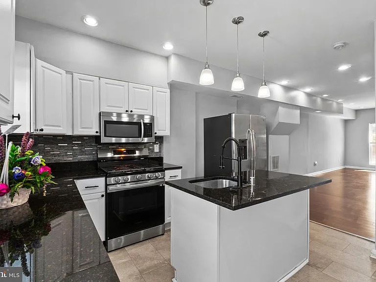 324 Oldham St — Photo 10
