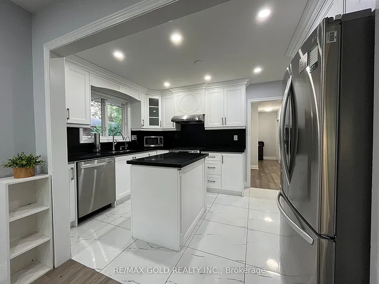 30 Moynes Ave — Photo 11