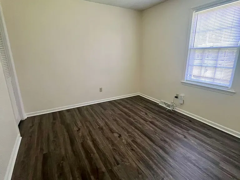 345 Salem Dr — Photo 9