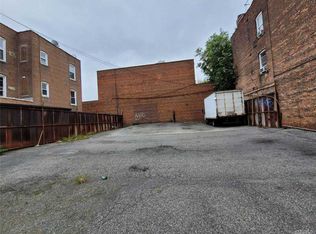 912 34th Ave, Astoria, NY 11106