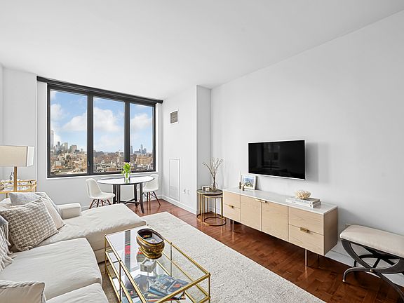 4th image of 101 W 24th St APT 25C