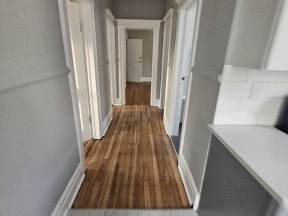 3rd image of 111 Laurel Ave Floor 1