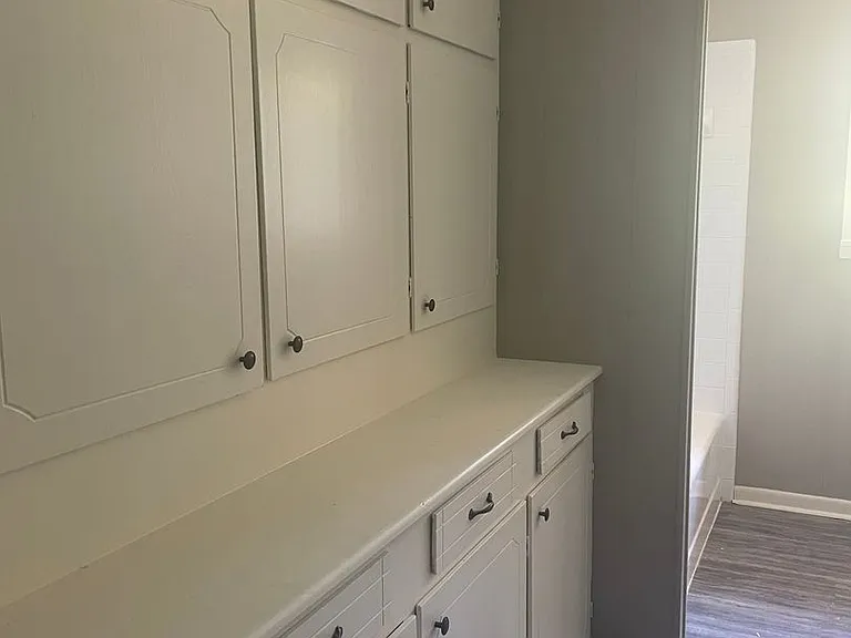 410 Delano St — Photo 10