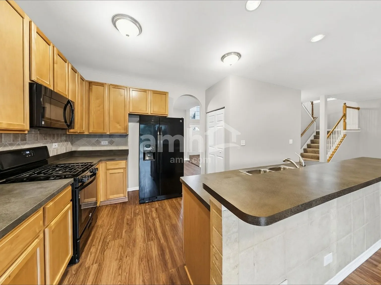 4 bed, 3.5 bath, 2214 sqft, $3,345 — Photo 4