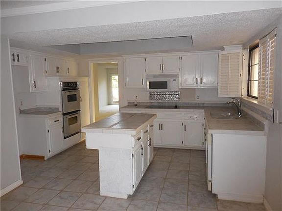 3rd image of 4401 Dahoon Dr
