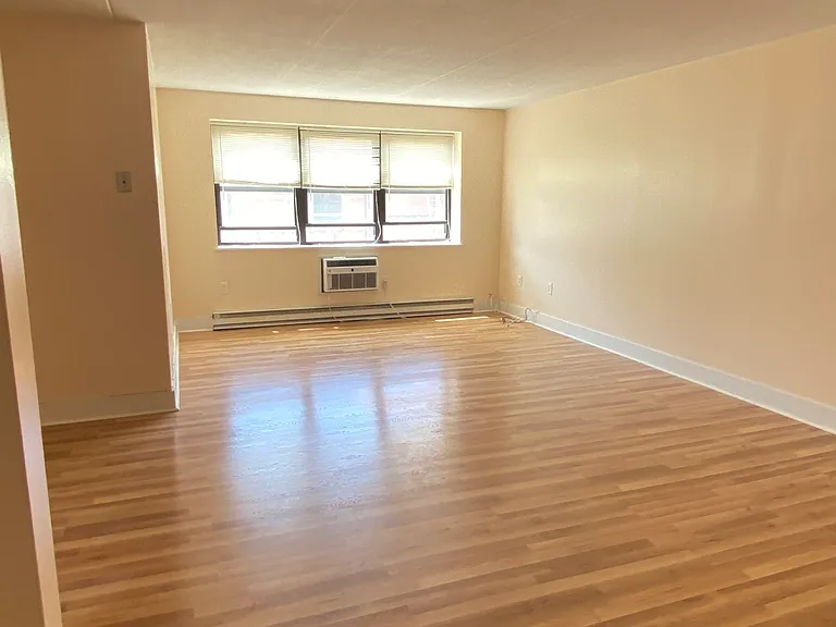 9 Park St #2L — Photo 2