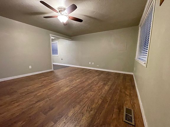 Living Room w/ hardwood floor