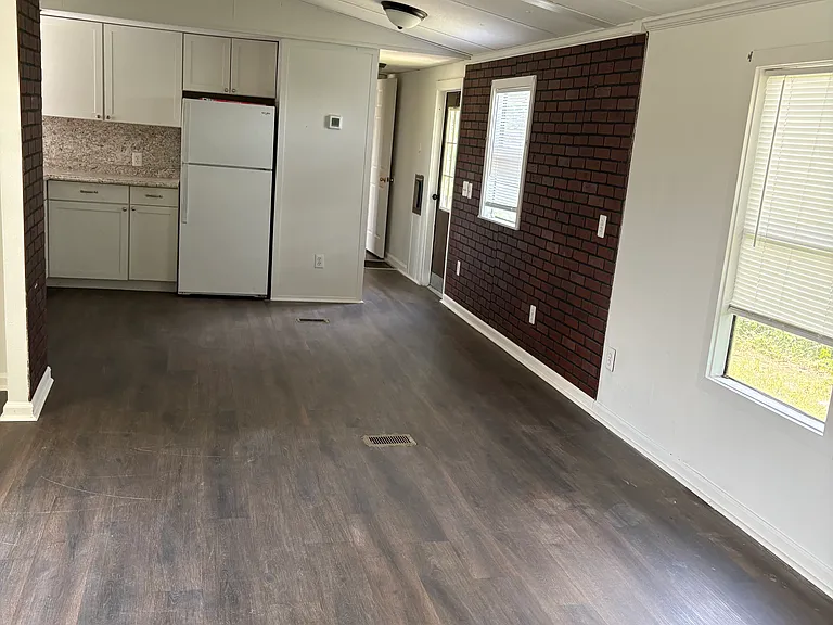 949 Oak Hill Rd — Photo 5