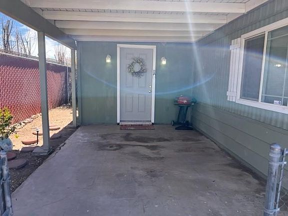 5th image of 912 Holly St