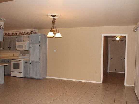 5th image of 1408 Royalty Ave