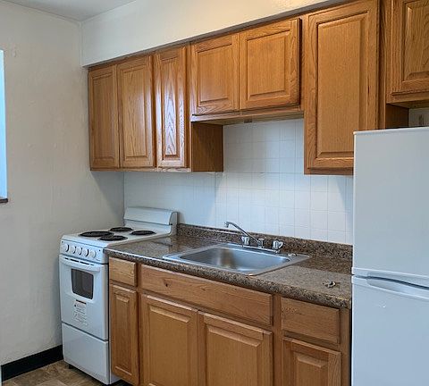 5th image of 1680 Skyline Dr #11