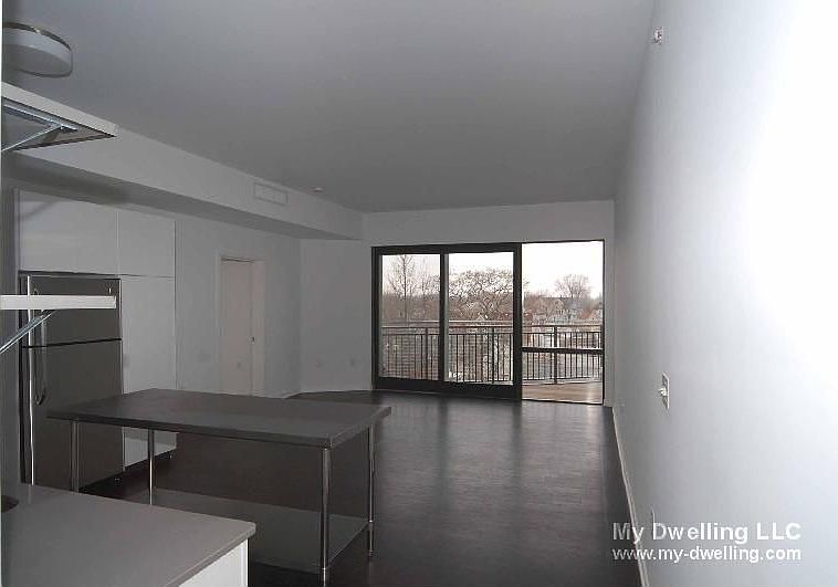 1st image of 2440 S Kinnickinnic Ave APT 501