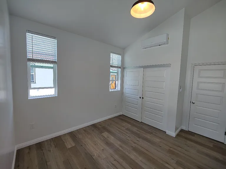 719B N Vine Ave — Photo 9