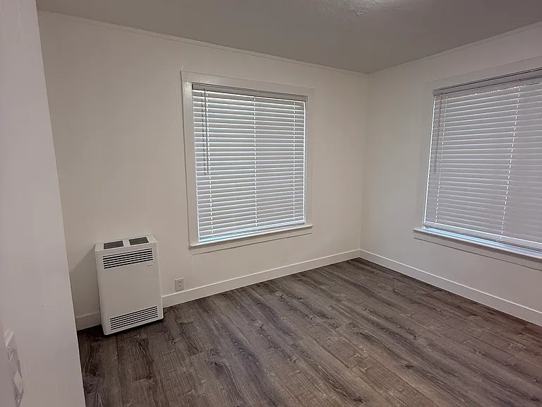 657 Everett Ave #7 — Photo 10
