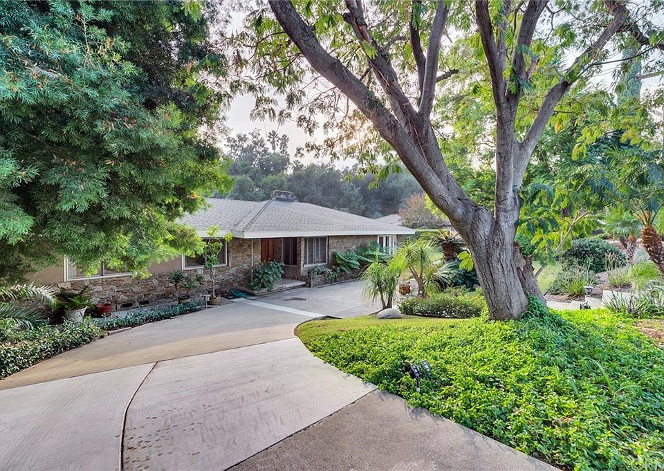 1st image of 1126 W Leadora Ave
