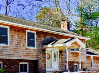 33 Newcastle Dr, Warwick, RI 02818