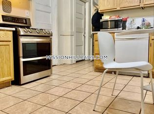 77 Hillside St #2R, Roxbury Crossing, MA 02120