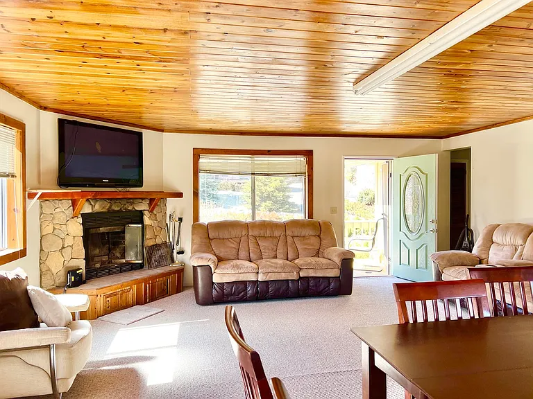 16420 Huron Dr — Photo 35