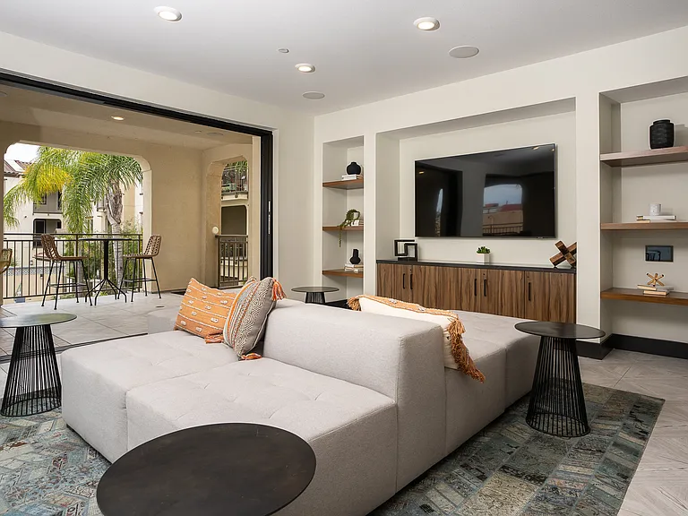 Los Alamitos Luxury Apartments — Photo 16