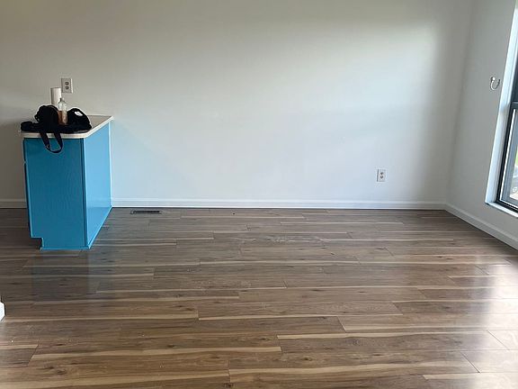 4th image of 8887 Estate Plaza Dr