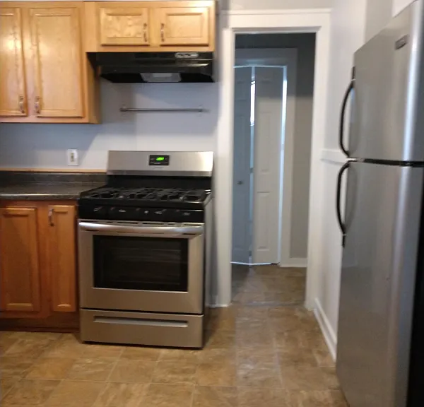 1027 Underwood Ave SE — Photo 3