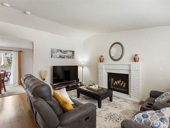 4th image of 14512 2nd Avenue E