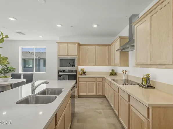 2121 W SONORAN DESERT Drive #99, Phoenix, AZ 85085