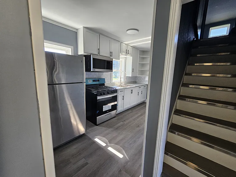 240 Adamson St — Photo 12