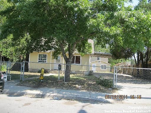 1st image of 416 W Pyron Ave