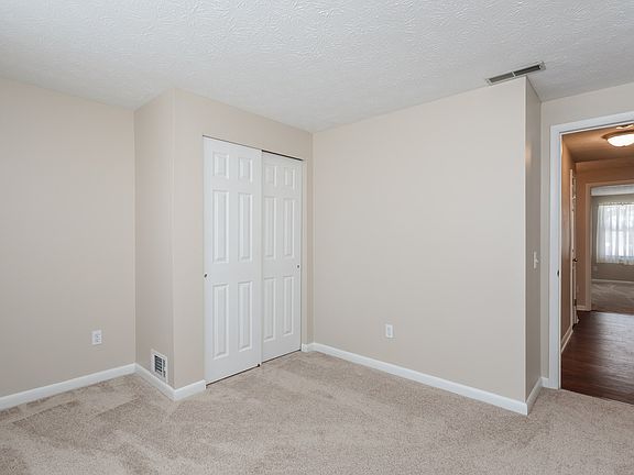 5th image of 15 Lone Oak Cir
