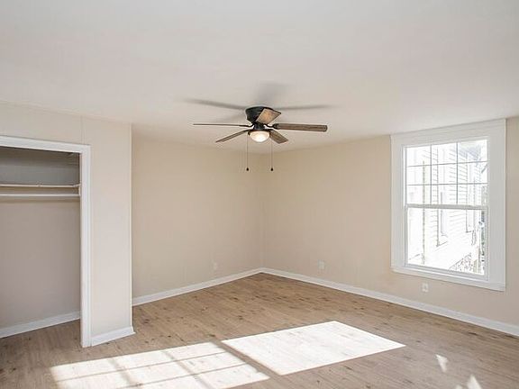 3rd image of 415 W 6th St APT 1W