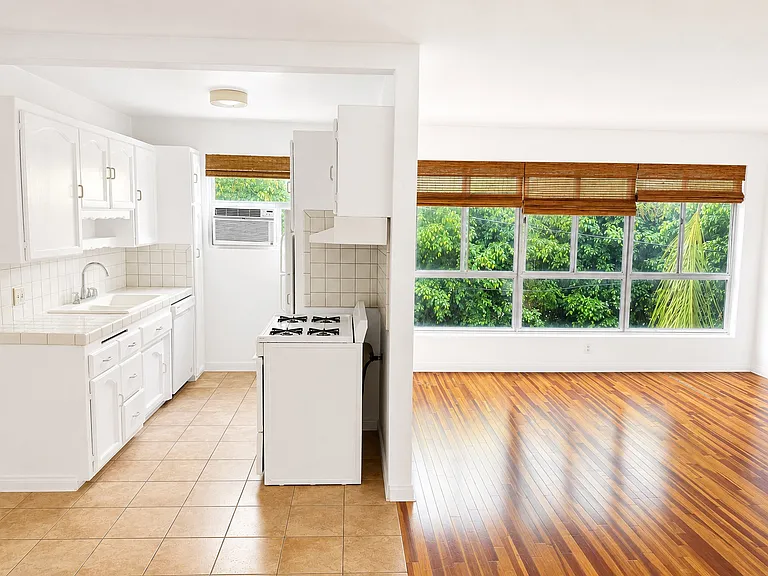 1427 N Gardner St #2 — Photo 3