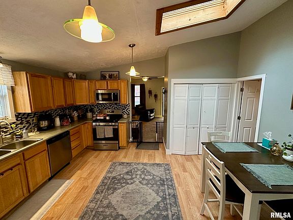 5th image of 743 Bedwell St