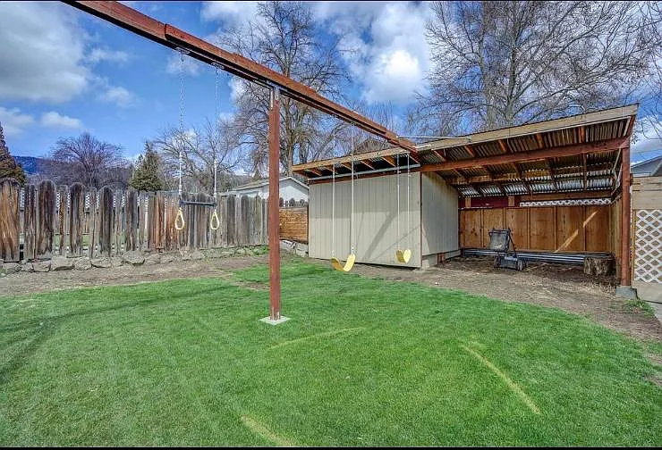 910 W Miner St — Photo 4