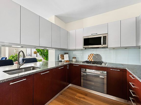 3rd image of 100 Riverside Blvd APT 7G