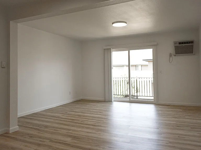 Casa Grande Apartments — Photo 11