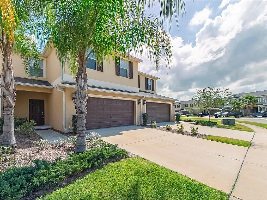 4 bed, 2.5 bath, 2245 sqft, $2,900 — Photo 2