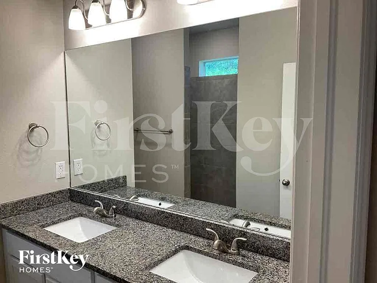 2216 NW 18th Ter — Photo 9
