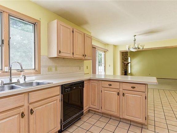 3rd image of 33 Fieldstone Unit C