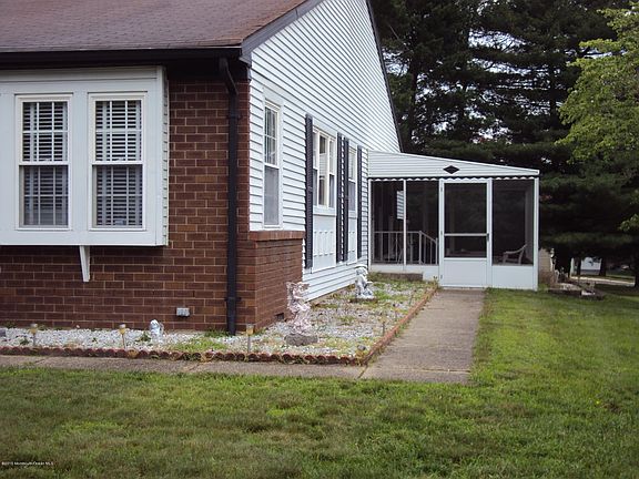 2nd image of 11 Ivy Court #B