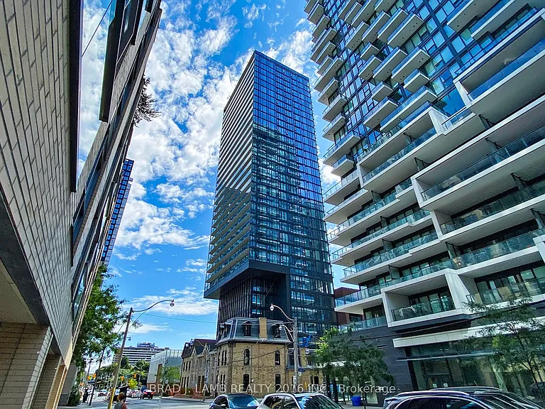 47 Mutual St #501 — Photo 8