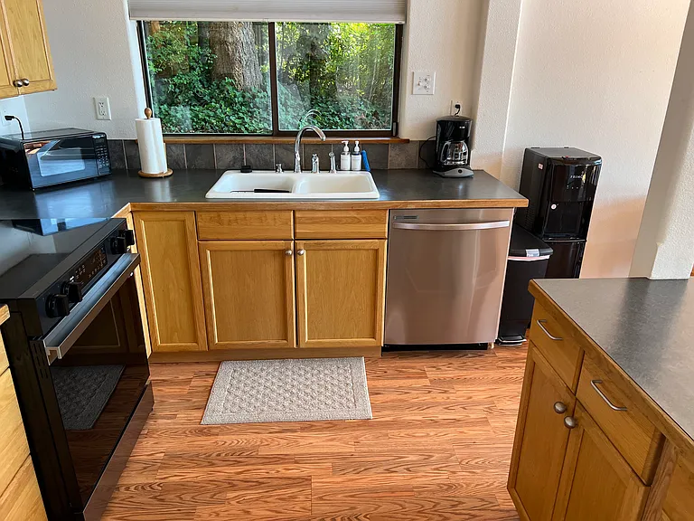 2058 Dellesta Dr — Photo 25