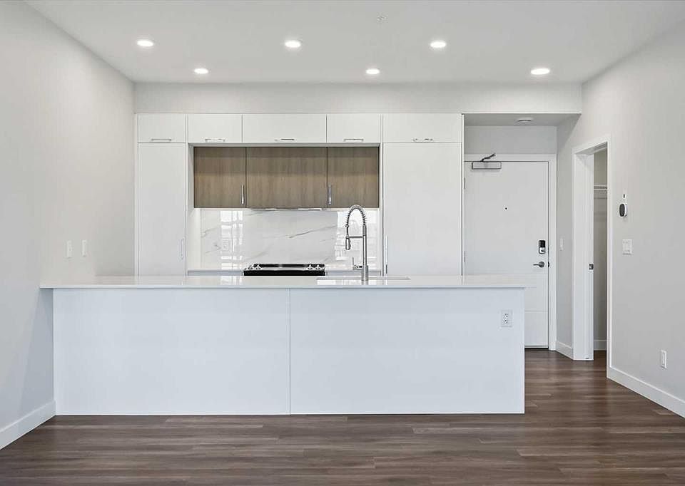 1st image of 255 W Les Jardins Park SE #317